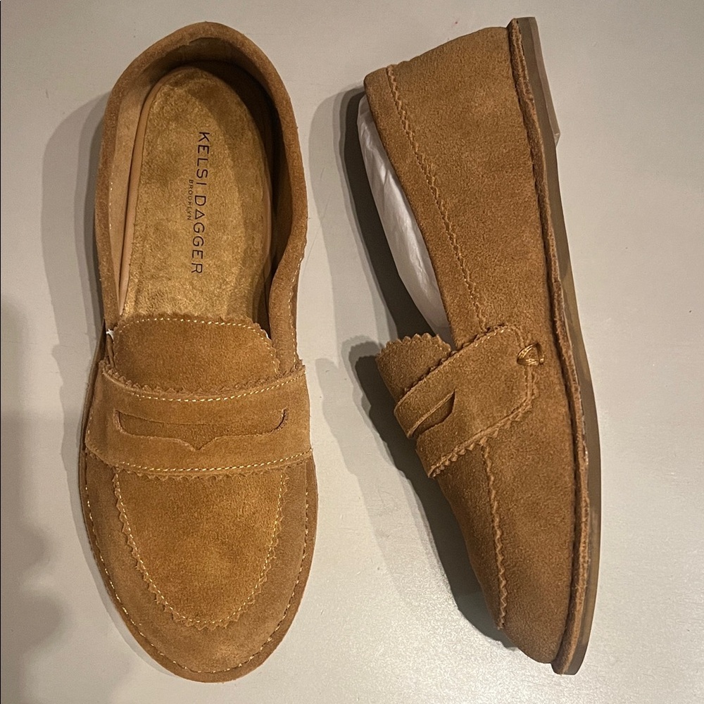 NWT Kelsi Dagger Women’s Tan Loafers